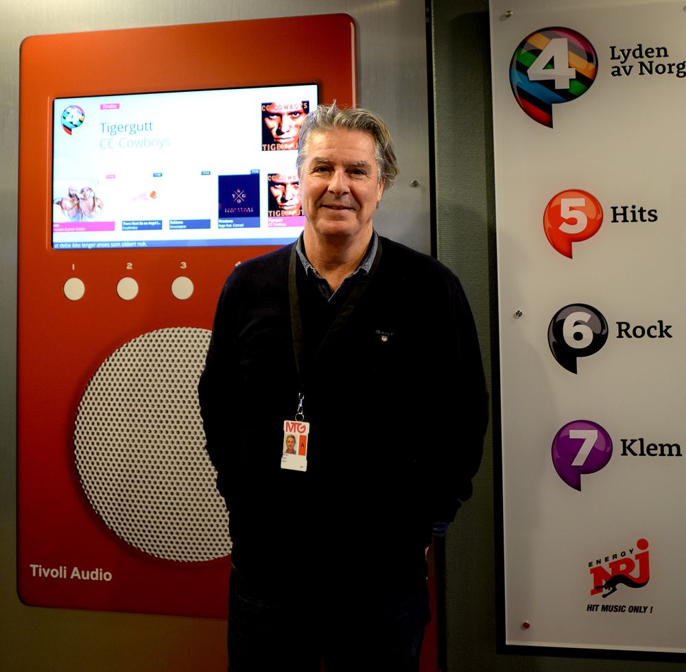 Morten har lang erfaring fra TV, men radio blir en ny opplevelse. Det blir det også å kjøpe DAB-radio snart.