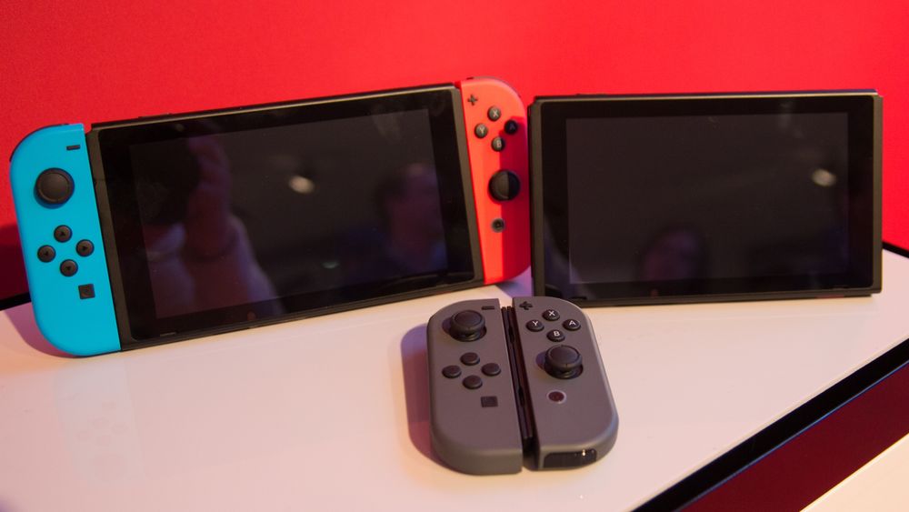 To stykker Nintendo Switch – på to måter.