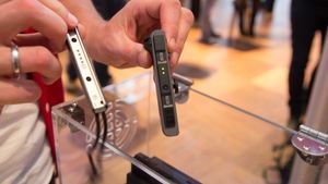 Joy-Cons har en avtagbar toppdel som gjør den mer behagelig å spille med alene.