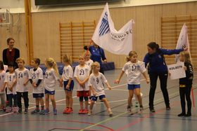KOS MED CUP: Det var mye håndballglede i hallen under Loppetassen.
