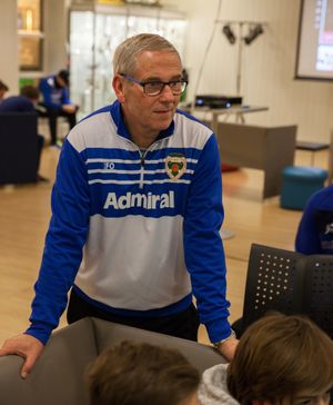 Odd Arild Amundsen er initiativtaker bak e-sporten i Drammens Ballklubb. Han vil skape en arena for ungdom som ikke er i idretten.