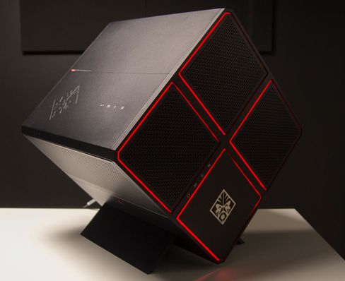 HPs Omen X måler 51 x 51 x 40 centimeter og veier 28kg.
