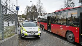 UTE PÅ PATRULJE: Lokalpolitiet gjør en strålende jobb der ute, også i Oppegåtd, som her under en kontroll ved Sofiemyr stadion.