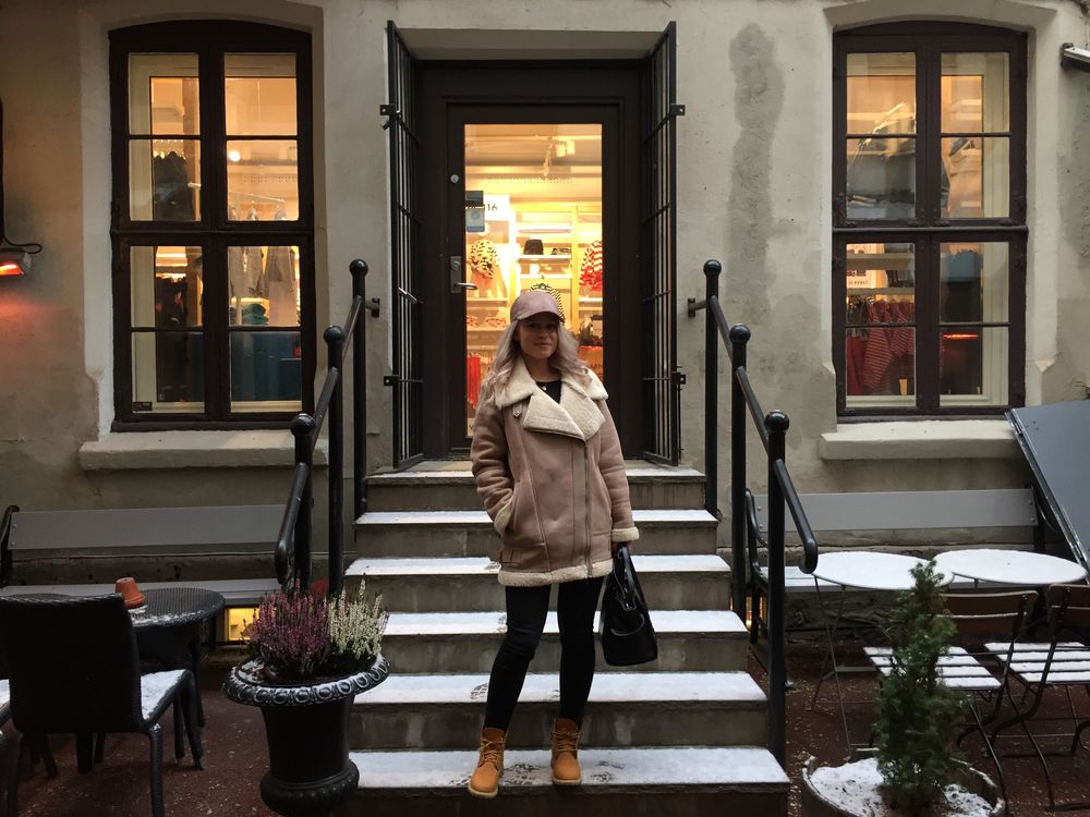 – Det går mykje i SKAM, the Kardashians og andre kjendisar, fortel Holm.