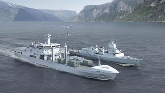 Illustrasjon av det kommende logistikkfartøyet KNM Maud sammen med en fregatt i Fridtjof Nansen-klassen og et NH90-helikopter.