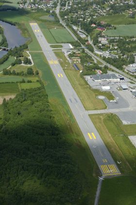 REDDET: Notodden flyplass risikerte nedleggelse, men saken tok en helt ny vending da Krf, V, H og Frp i statsbudsjettet ble enige om å bevilge 8,2 millioner kroner ekstra til driften av flyplassen i 2017.