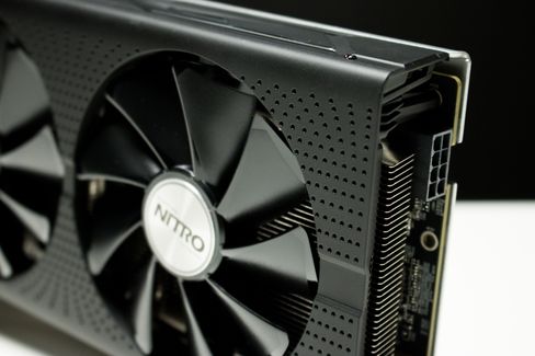 Kortet tar en standard åtte-pinners PCIe-kontakt.