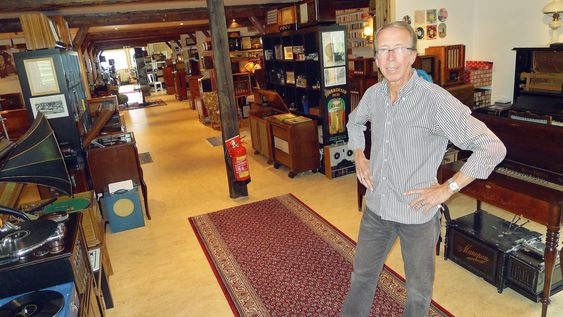 Norsk Radio og Fjernsynsmuseum i Sjøbygda ved Selbusjøen i Trøndelag er på 900 kvadratmeter. Her er Jan Erik Steen fotografert i 2011. Foto: Erik Andersen