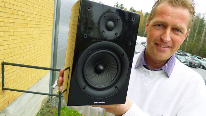KOMPLETT MED EGET HØYTTALERMERKE
