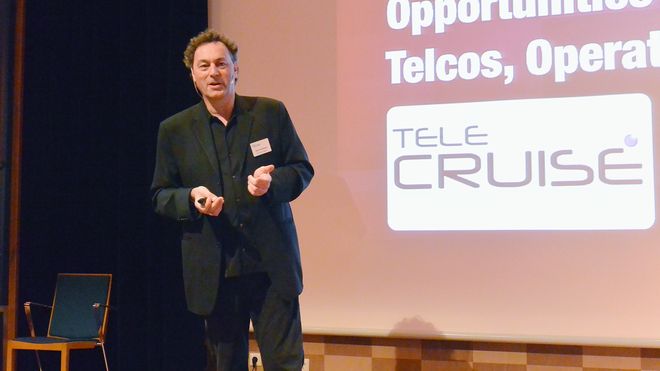 TI ÅR MED TELECRUISE