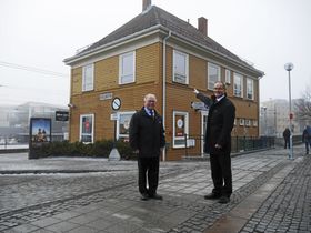 ÅPNER NYTT BEGRAVELSESBYRÅ PÅ STASJONEN: Administrerende direkør Harald Schee og byråleder Kristian Holth i Wang begravelsesbyrå har planer om å etablere et nytt kontor i andre etasje på Kolbotn stasjon. Foto: Yana Stubberudlien