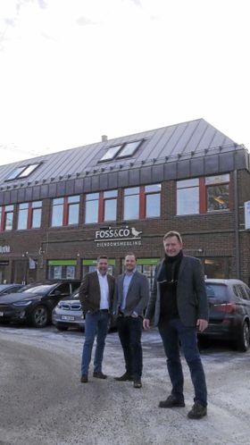 FORVENTER ET SPENNENDE ÅR: Anders Foss (tlhl) i Foss & Co er klare for å møte boligmarkedet i 2017. Her er han sammen med meglerne Christian Foss (t.v.) og Truls Myrbråten.