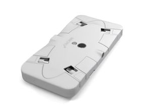 Slik ser baksiden av mobilen ut med dronen på plass.