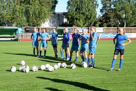 HERLIGE JENTER: KILs toppseriestall er noe av det ypperste innen norsk fotball. Nå kan du bli en del av støtteapparatet.