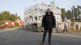 SPENNENDE OBJEKT: Den historiske eiendommen Tyrigrava ble lagt ut for salg i fjor. – En sjelden, men morsomt oppgave som megler, sier Stig Reklev.