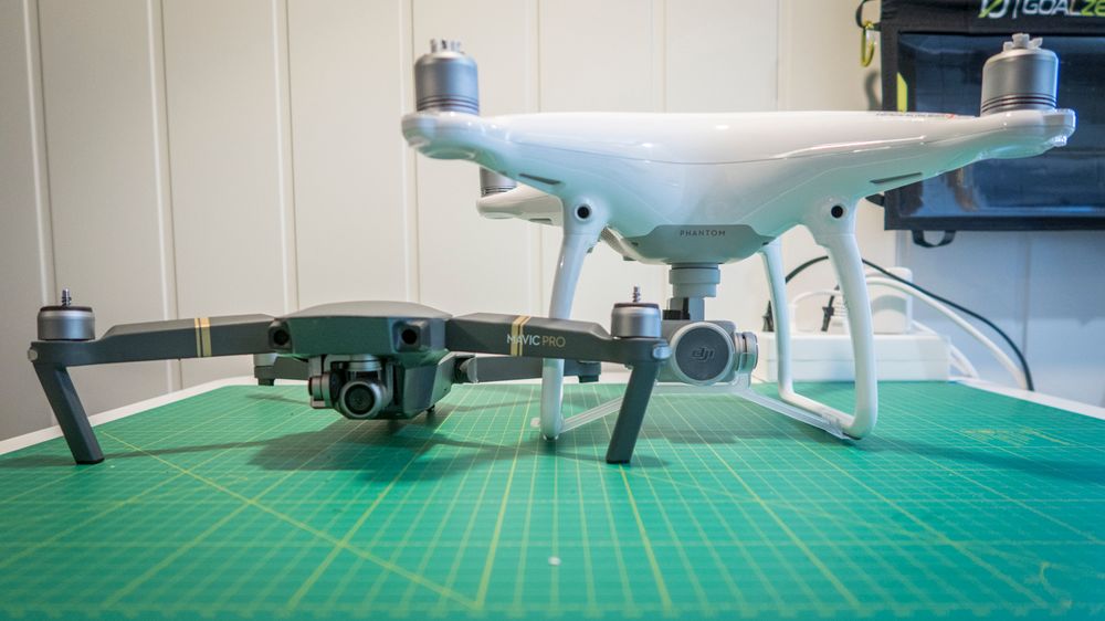 Mavic Pro ser tøff ut med de kneler-lignende fremføttene, men litt mer bakkeklaring hadde vært fint for bruk i røft terreng.