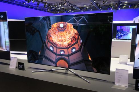 Her ser du Samsung Q7 í flat utgave.