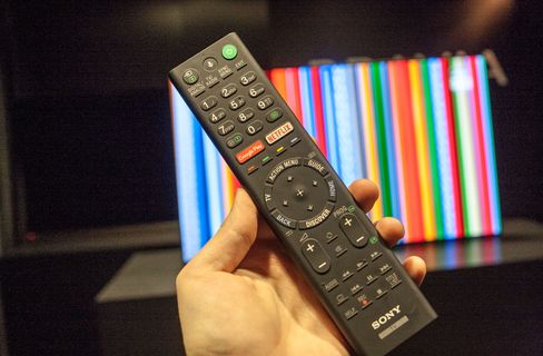 Sony fortsetter med sine ganske trauste kontrollere, selv til toppmodellen.