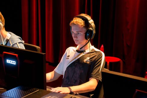 Anders «Sharp» Lilleengen er klippen i Sprutnoobs. Her avbildet under sin tid i nDurance, på Digitality X 2016.