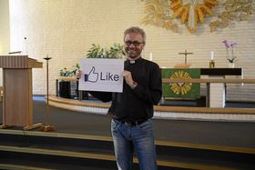 AKTIV OG MEDMENNESKLIG: – Det skal være rom for alle i kirken, sier prest Anders Johansen.