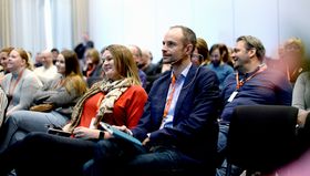 Utviklingen i den trønderske mediebransjen ble presentert og diskutert på Hell lørdag. Fremst i salen: NJs nestleder Hege Iren Frantzen og Adressa-redaktør Tor Olav Mørseth.