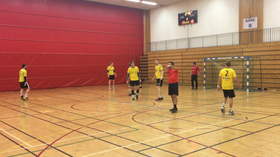 KNALLKAMP: Oppegård-herrene sparket fra seg som et esel i fullt raseri i Sofiemyrhallen.