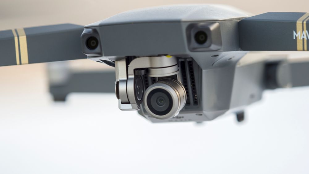 Det er et lite kamera, men så er det jo også en liten drone.