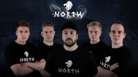 Det ble kort tid i North for norske Villarroel, her i sentrum av bildet.