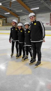 PÅ TRENING: Mye trening ligger bak resultatene. Denne gjengen har tilsammen klart å kjempe til seg over 240 medaljer i norske- og internasjonale stevner i løpet av sin karriere.