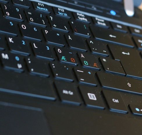 Tastaturet er matt og med godt plasserte taster, men tastene kunne godt vært dypere.