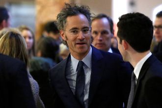 Arkivfoto av Palantir Technologies-sjef og medgründer Alex Karp. Her på vei inn til et møte den den gangen nyvalgte president Donald Trump, sammen med andre teknologiledere i skyskraperen Trump Tower på Manhattan.