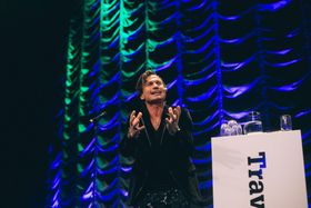 ENGASJERT: I sin takketale leverte Stordalen sedvanlig engasjement.