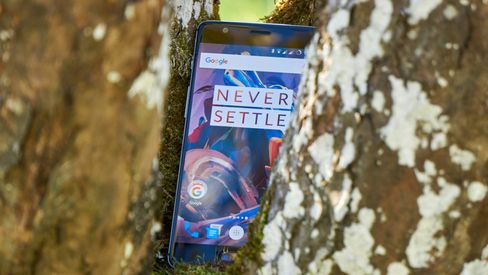 Oppo skal vise frem noe under MWC, men akkurat hva det er vet vi ikke ennå. Her representert ved OnePlus som er eid av Oppo.