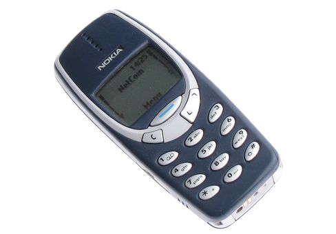 Nokia 3310. Se på den. Nyt den. Spill Snake på den til du får lyst til å kaste den vinduet - og følg den eventuelt med blikket mens den overlever det også. En oppfølger til den legendariske mobilen kan være på vei.