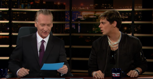 Milo Yiannopoulos (til høyre). Tidligere journalist i Breitbart News. Red på Gamgergate-bølgen og førte en anti-liberal, anti-progressiv agenda. Her på HBO-programmet Real Time with Bill Maher.