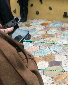 Det er ryktet at S8 vil få biometrisk innlogging. Vi ser tydelig kameraet oppe i høyre hjørne.