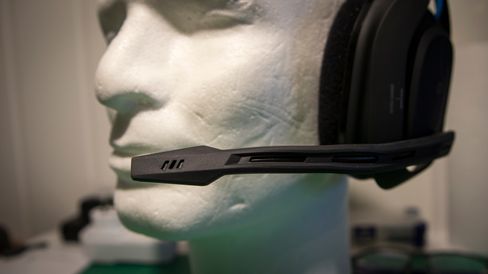 Mikrofonen er veldig fleksibel, men kan ikke gjemmes, som på hodetelefonene fra Logitech og Razer.