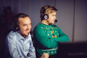 Simen «warclown» Aas Henriksen (til høyre) gleder seg til å prøve et nytt format. Her under SpillExpo sammen med Eskil «Fearsome» Uggen.