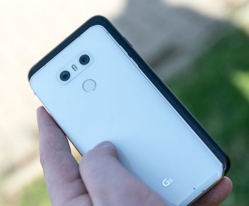 LG G6 over en iPhone 7 Plus med 5,5 tommer stor skjerm.