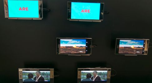 Xperia XZ Premium kan vise 4K og HDR. Samtidig. Dessverre er telefonen såpass tidlig i utviklingen at vi ikke fikk klå på selve enheten. Den sto bare bak glass.