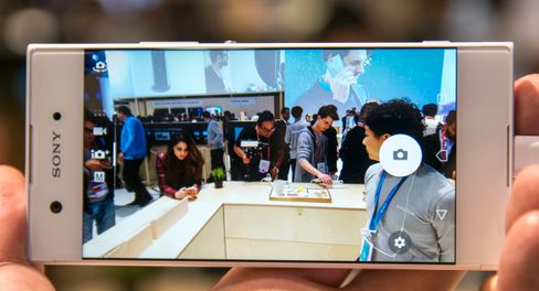 Xperia XA1 ser ikke særlig annerledes ut enn den gamle utgaven, men på innsiden er det veldig mye nytt å melde om. Spesielt på kamerafronten.