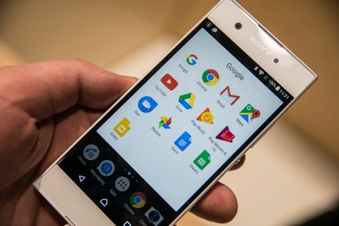 Sony kjører et enkelt og vanligvis kjapt brukergrensesnitt oppå Android. Det var ikke så raskt som vi forventet i forrige utgave XA, men XA1 virket vesentlig kvikkere.