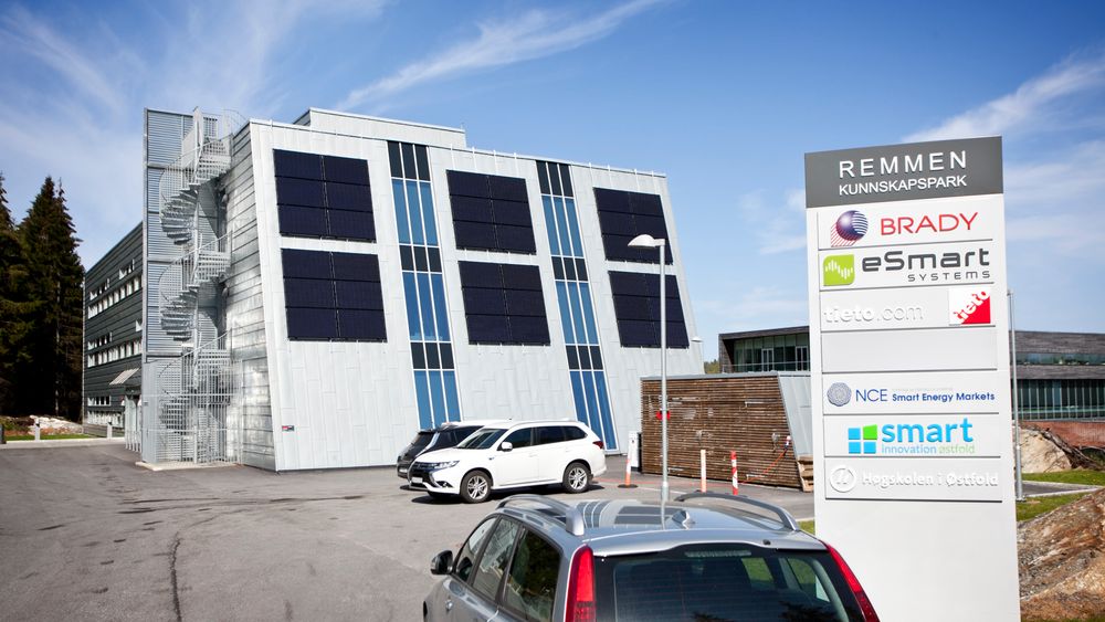 Esmart systems håper å kunne vokse sammen med de øvrige bedriftene i kunnskapsparken på Remmen. Over veien ligger Høgskolen i Østfold.