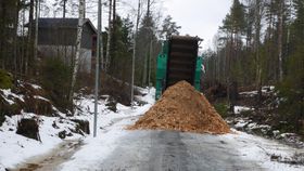 HER JOBBES DET: Etter at Oppegård kommune tok ansvar der Oslo kommune hugget og stakk, har det blitt jobbet knallhardt i Kongeveien. Nå begynner opprydningsarbeidene å nærme seg slutten!