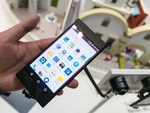 Selve Oppo-enheten er nok en slags «testbed», altså en prototyp man fester ny maskinvare på for å demonstrere eller teste ut.
