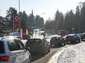 MYE TRAFIKK: Området hvor overgangen ligger er høyt trafikkert.