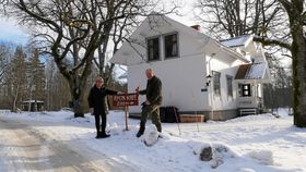 ØNSKER VELKOMMEN: Frank Westgaard og resten av Solheim Grendehus byr på god, gammeldags sportskafé på søndager
