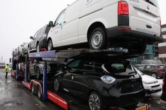 Over 100.000 biler kommer til Norge via Drammen. Rundt 60 prosent fraktes til bilforhandlere i Østlandsområdet med vogntog.