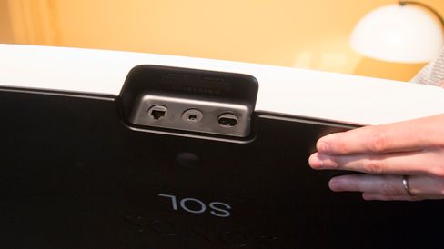 Baksiden har noen få innganger – akkurat det du trenger og ikke noe mer.
