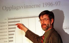 Nedgangen snudd - avisopplaget øker! Helge Holbæk-Hanssen i 1997.